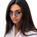عینک وینتیج Henry Cotton's مدل H523 روی صورت یک خانم