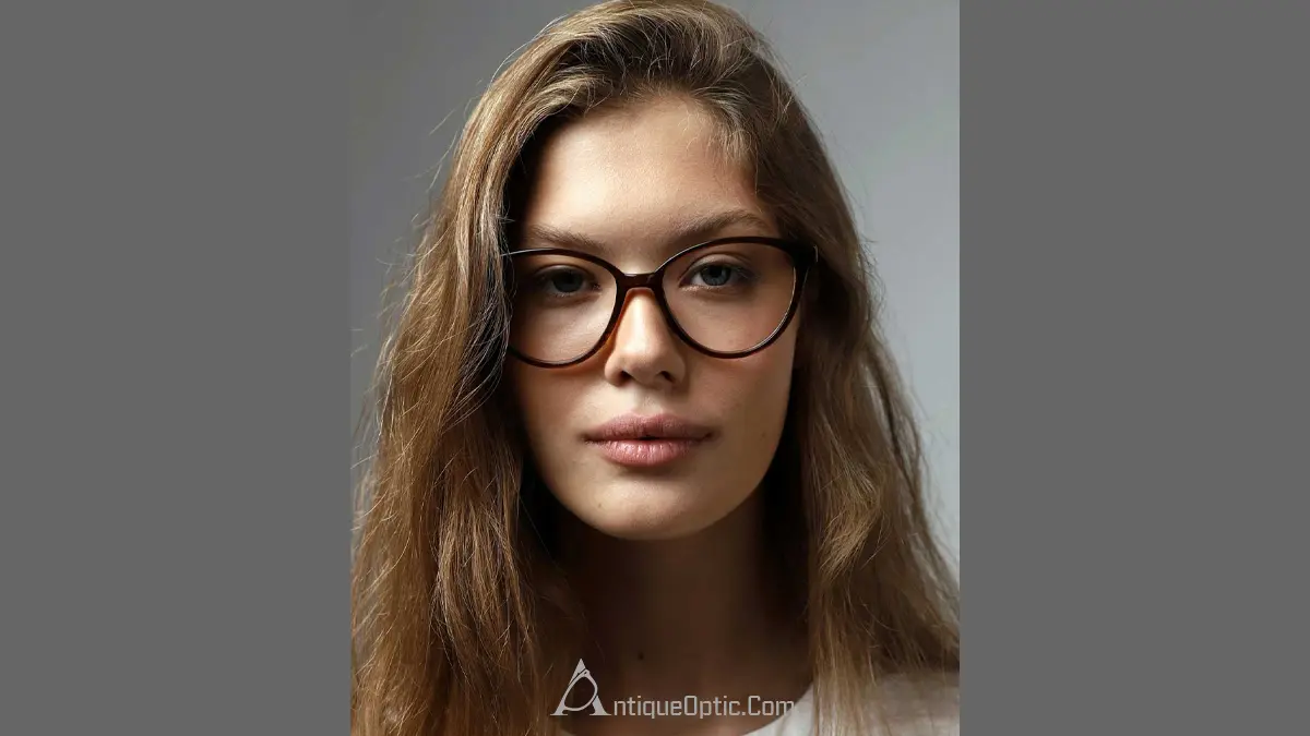 عینک‌های گربه‌ای (Cat-Eye)