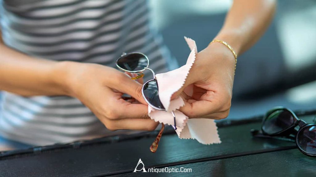 نگهداری از عینک آفتابی کلاسیک مردانه