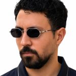 عینک آفتابی وینتیج Rolling مدل 5541 روی صورت یک آقا