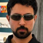 عینک آفتابی Mexx وینتیج سبز از نمای روبرو روی چهره یک آقا