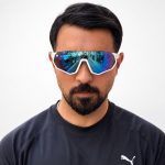 عینک اسپرت یونیسکس Sprit مدل 19695 روی صورت یک آقا از نمای روبرو