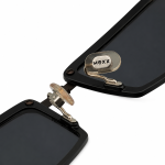 عینک آفتابی وینتیج MEXX مدل 5010 از نمای نزدیک به اتصالات