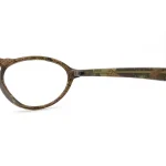 عینک طبی زنانه و مردانه Rodenstock مدل 7040 از نمای نزدیک به اتصالات