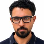 عینک طبی یونیسکس دیزل مدل 5045 روی صورت یک آقا